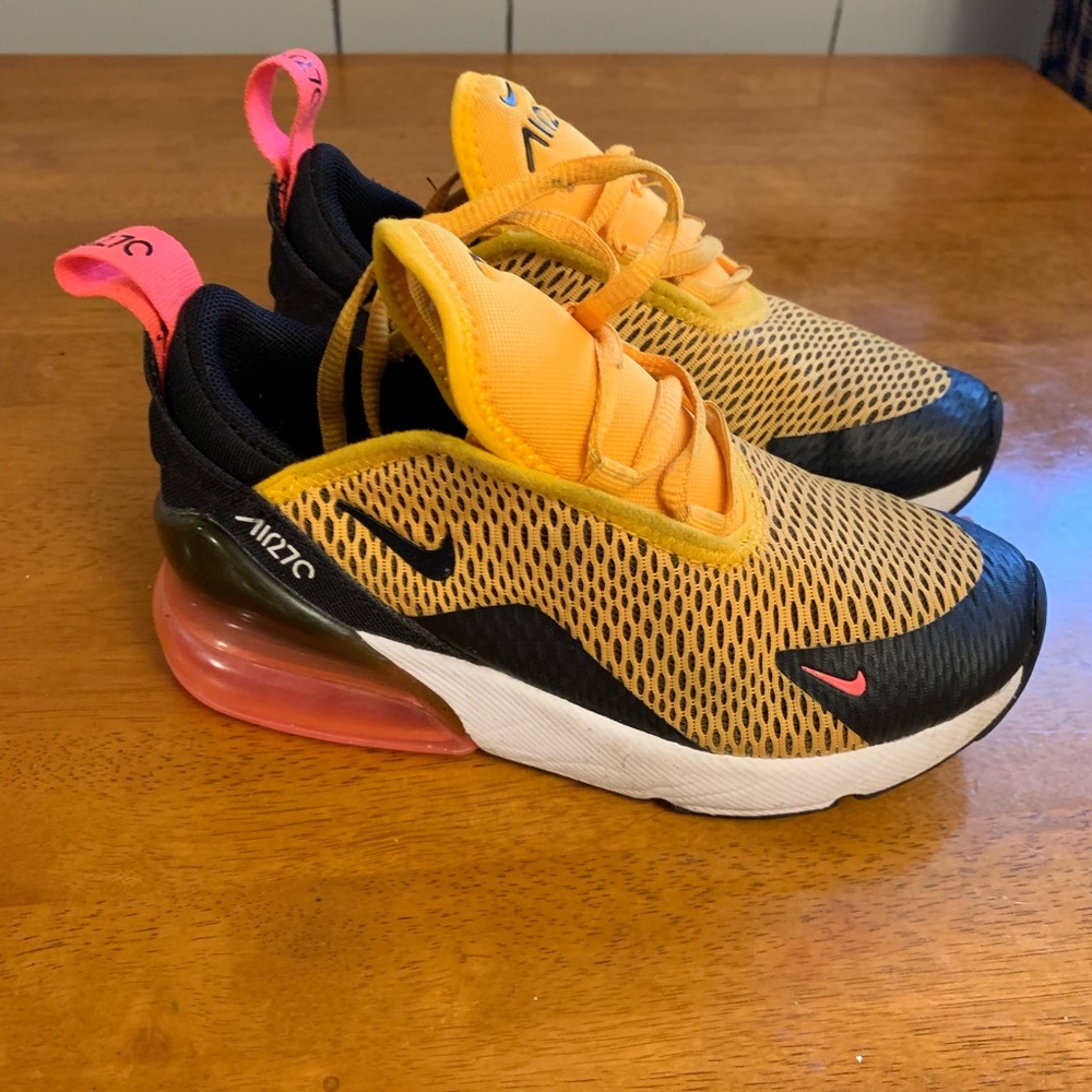 Nike Max 270